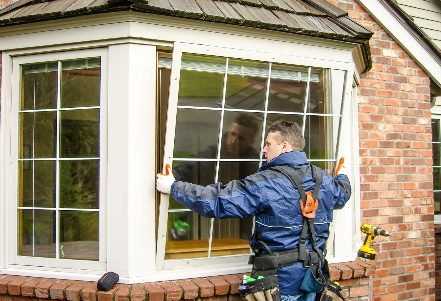 A worker changes windows