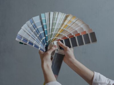 person holding blue white and red hand fan